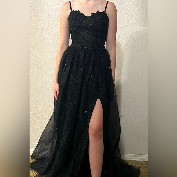 Prom/ Formal dress. Never Worn - Picture 2 of 3